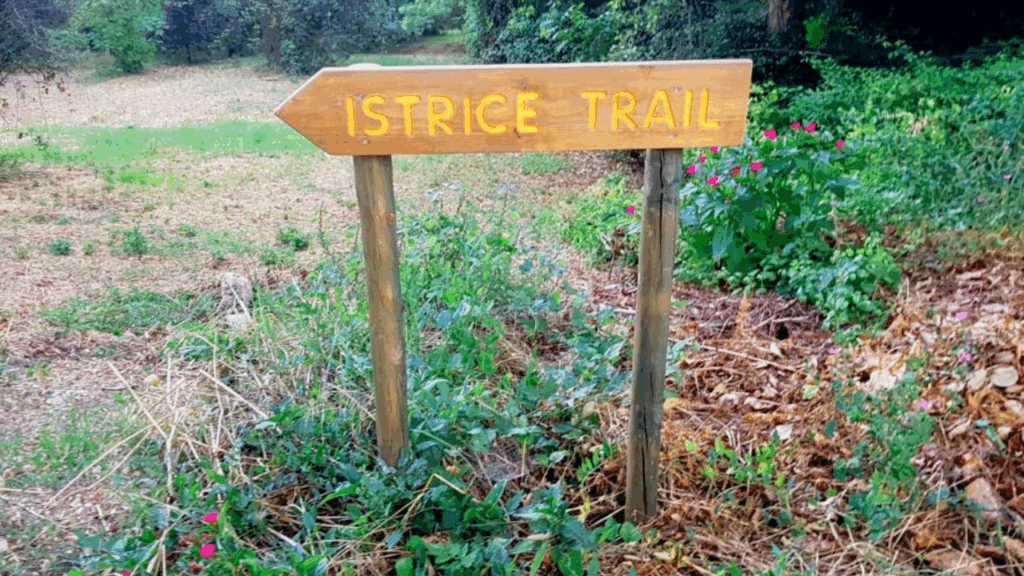 cartello del sentiero dell'istrice